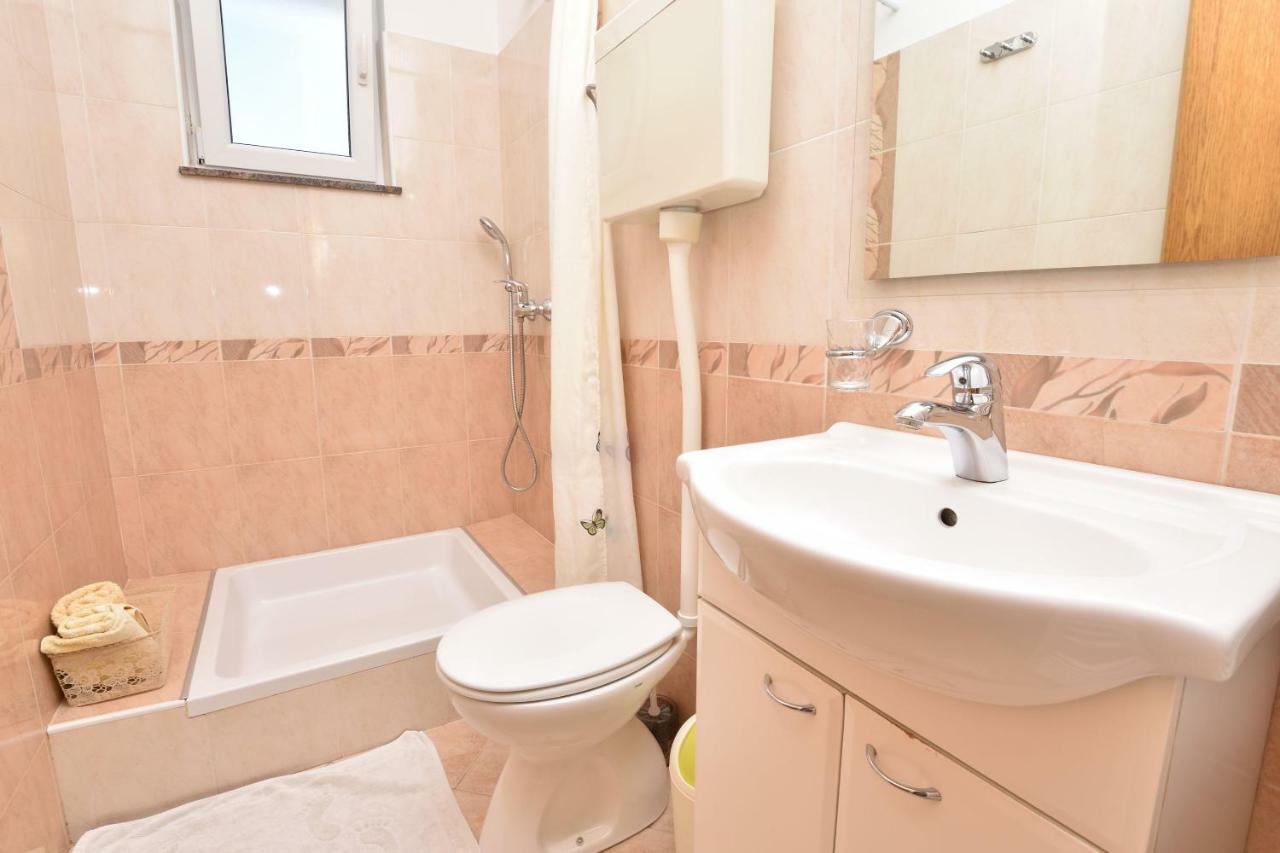 Apartments Brico Primosten Ngoại thất bức ảnh